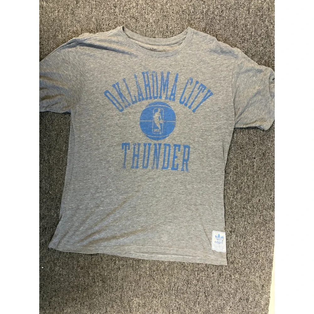 Adidas Oklahoma City Thunder NBA T-Shirt Mens Gray Distressed Graphic Tee